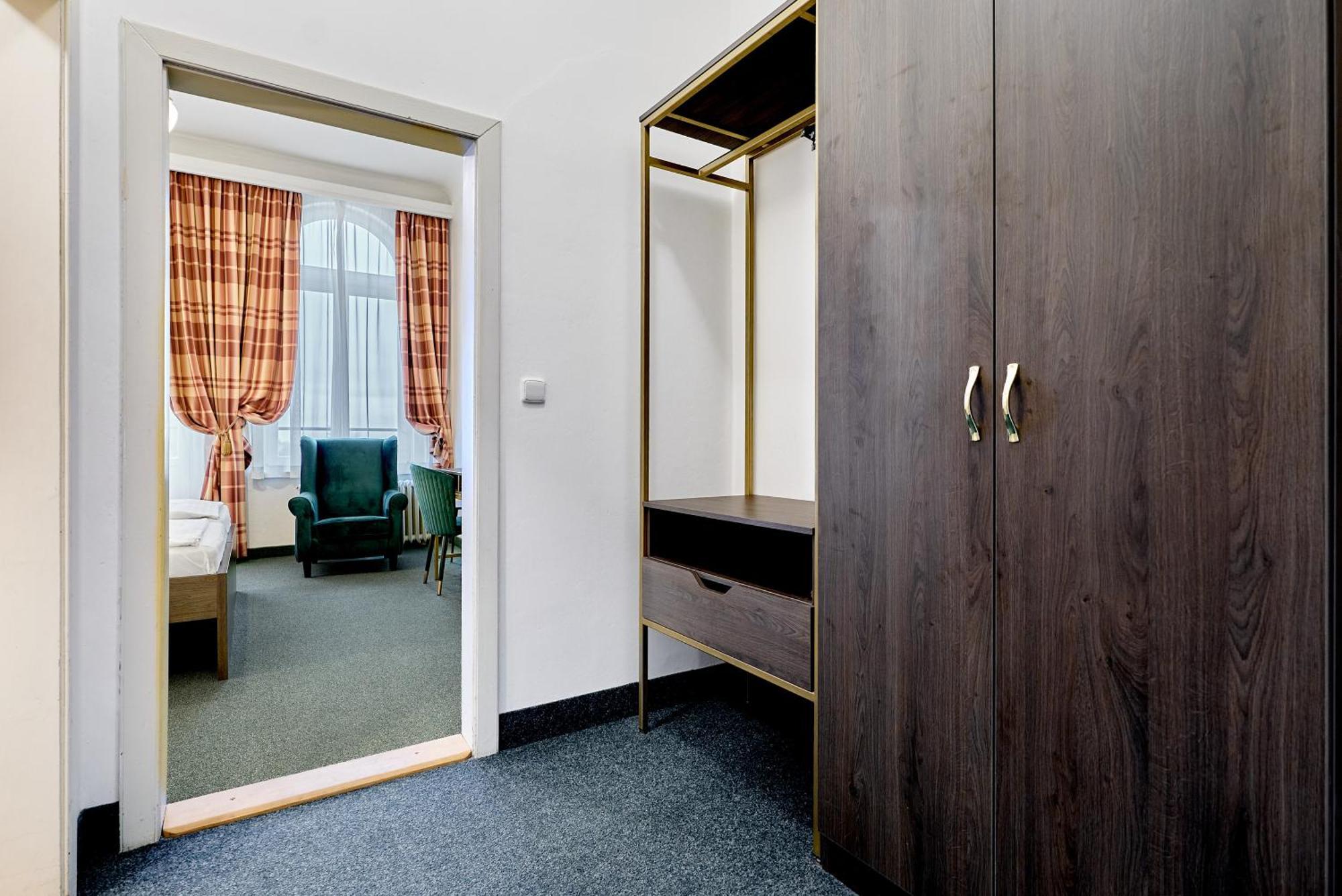 Maxim Hotel